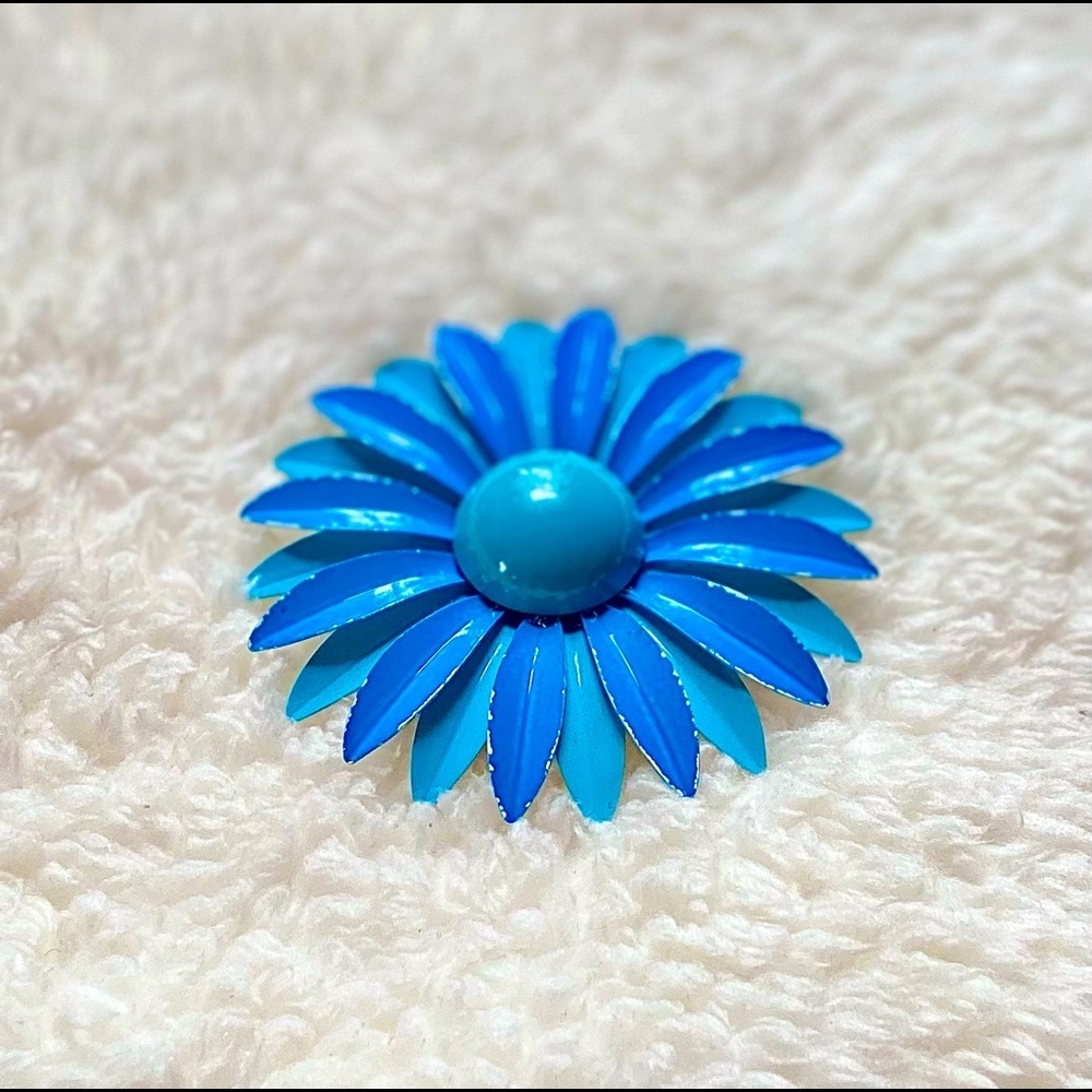Vintage Spring Blue Flower Daisy Brooch